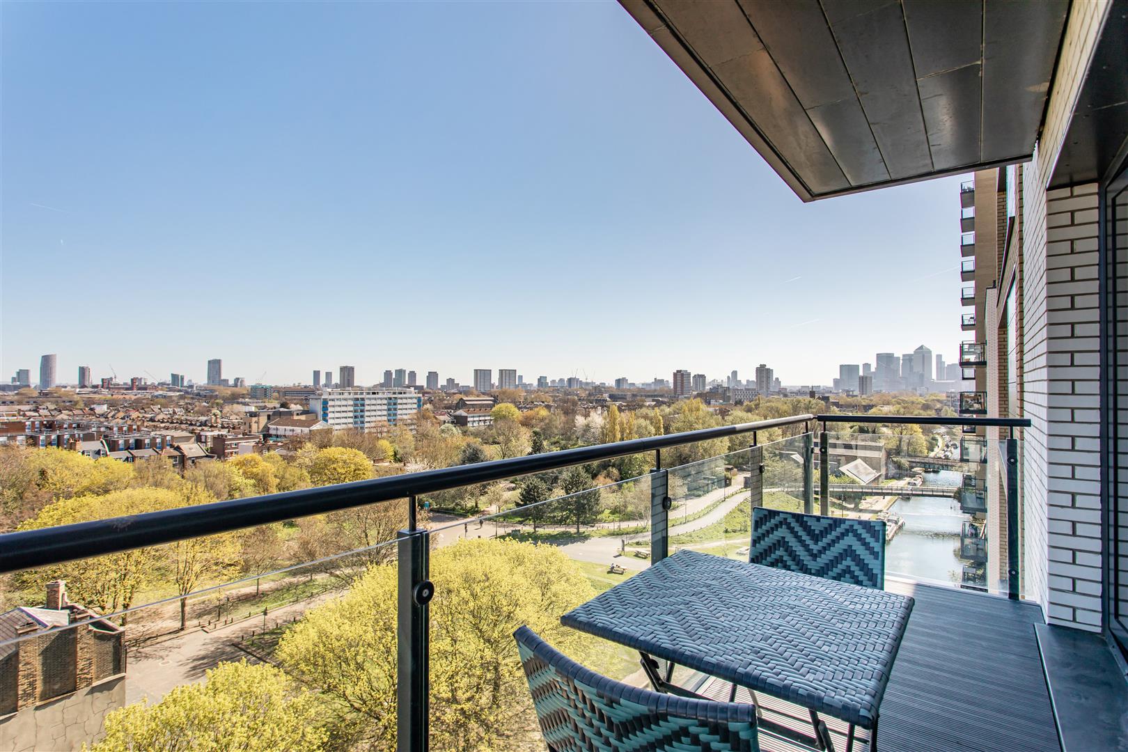 2 bed property in Palmers Road, Bethnal Green